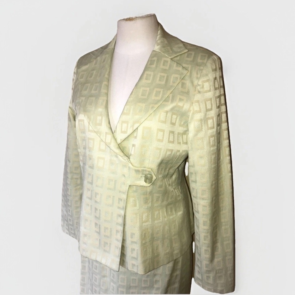 Larry Levine Celery Green & Ivory Blazer & Skirt Suit 2 PC SET
